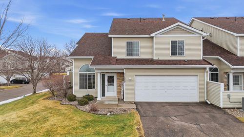 1900 Magnolia Pl, Hudson, WI, 54016-7267 | Card Image