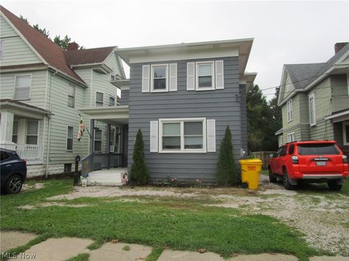 815 Main St, Conneaut, OH, 44030-2166 | Card Image