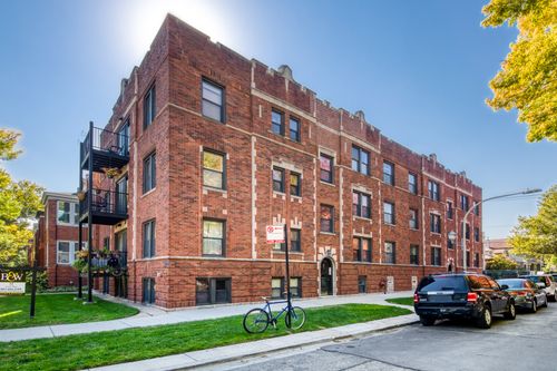 1-2211 W Winona St, Chicago, IL, 60625-1849 | Card Image