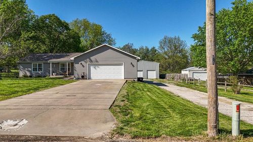 1820 E Morgan Rd, Independence, MO, 64050-3359 | Card Image