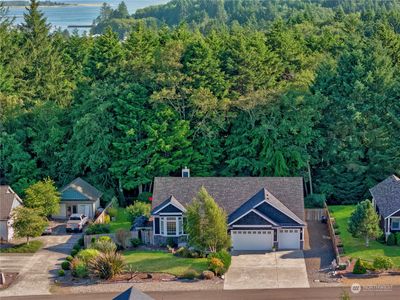 901 Lakeview Drive, House other with 4 bedrooms, 2 bathrooms and 3 parking in Ilwaco WA | Image 2