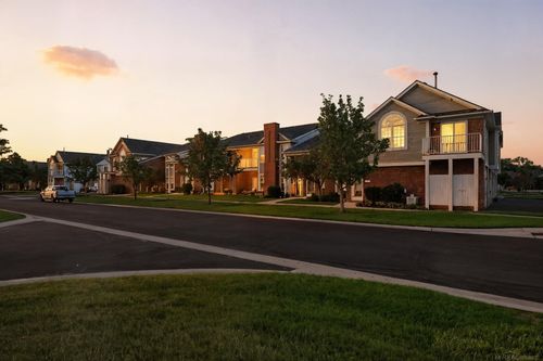 2084 Leighton Dr, Shelby Twp, MI, 48317-2794 | Card Image