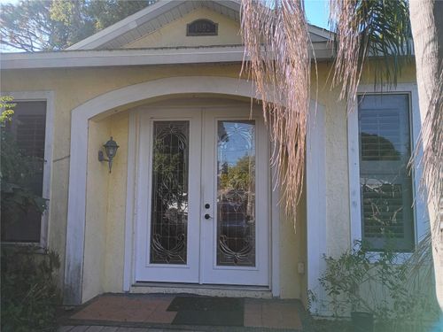 1092 N Florida Ave, TARPON SPRINGS, FL, 34689-2143 | Card Image