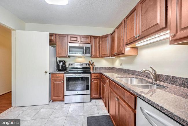 4-112 - 15100 Interlachen Dr, Condo with 2 bedrooms, 2 bathrooms and null parking in SILVER SPRING MD | Image 5