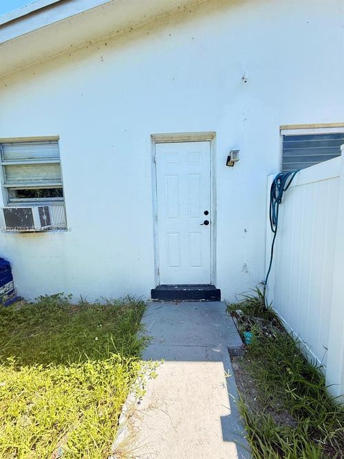 1-301 9th St, Hallandale Beach, FL, 33009-5017 | Card Image