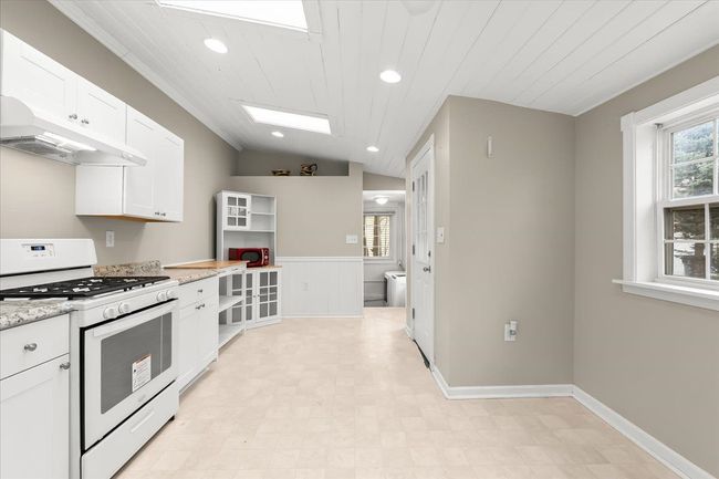 22514 Ridgeway St, House other with 2 bedrooms, 2 bathrooms and null parking in Saint Clair Shores MI | Image 10