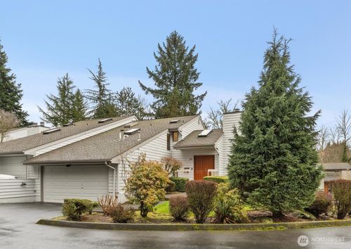 10 143rd Ave Se, Bellevue, WA, 98007-5160 | Card Image
