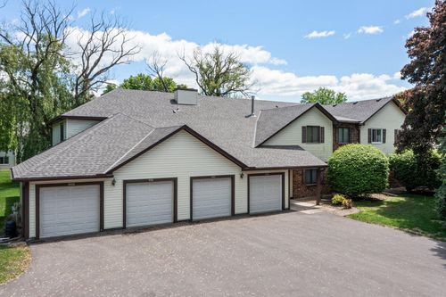 402-1002 Heritage Ct E, Vadnais Heights, MN, 55127-3661 | Card Image