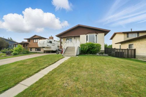 37 Cunningham Crescent, Red Deer, AB, T4P2S2 | Card Image