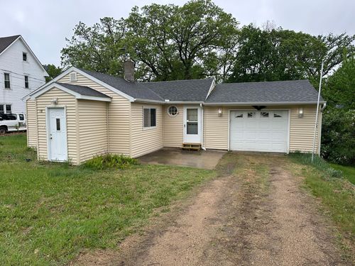 18 Cedar St Se, New London, MN, 56273-4703 | Card Image