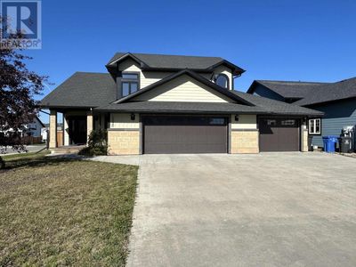 10920 111 Ave, House other with 5 bedrooms, 3 bathrooms and null parking in Fort St. John BC | Image 1