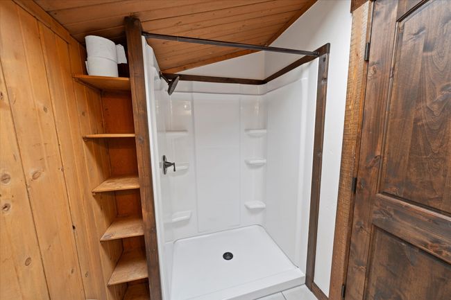 Upstairs Bathroom Shower & Storage Shelves | Image 25