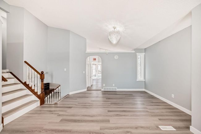 16246 Shawbrooke Rd Sw, House detached with 4 bedrooms, 3 bathrooms and 4 parking in Calgary AB | Image 5
