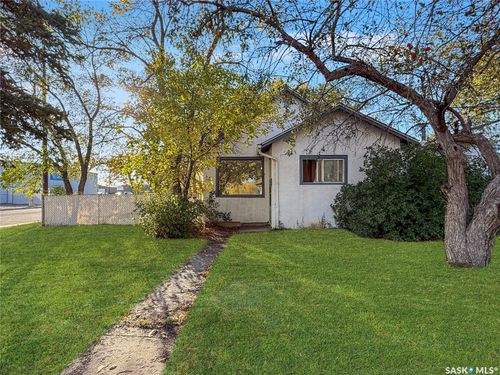 206 6th Avenue Nw, Swift Current, SK, S9H0X8 | Card Image