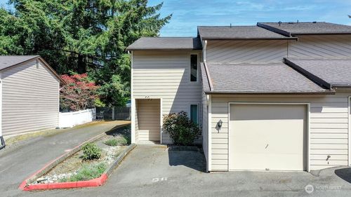 22-1555 Union Ave Ne, Renton, WA, 98059-3966 | Card Image