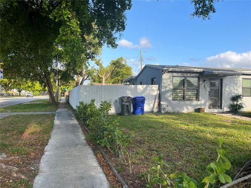 841 69th Ave, Hollywood, FL, 33024-7423 | Card Image