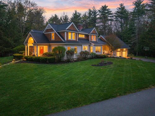 15 Wiggin Way, Stratham, NH, 03885-2485 | Card Image