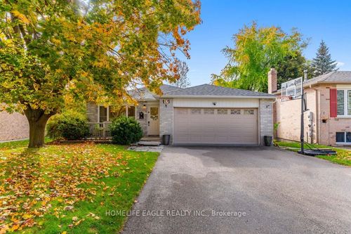 17 Beckett Ave, Holland Landing, ON, L9N1E6 | Card Image
