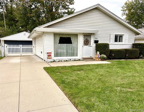 7950 Clippert St, Taylor, MI, 48180-2570 | Card Image