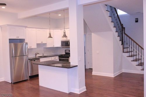 2-90 Myrtle St, Bloomfield, NJ, 07003-3207 | Card Image