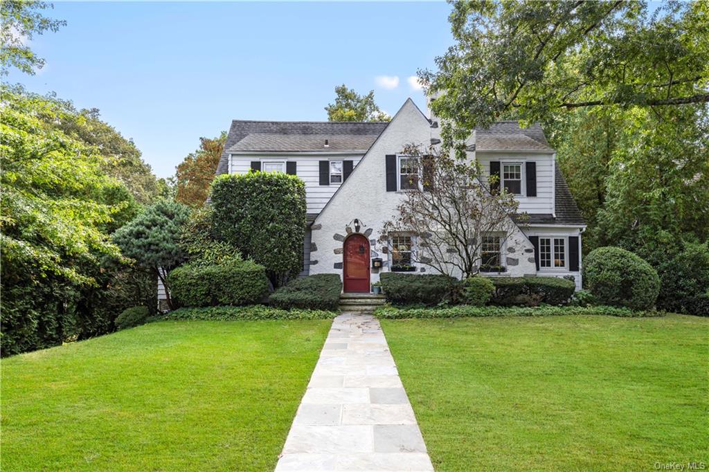 Woods Ln, Scarsdale, NY 10583