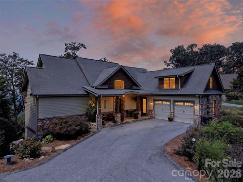 851 Sunlight Ridge Dr, Hendersonville, NC, 28792-8215 | Card Image