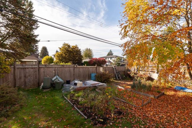 221 W 28th Street, House other with 4 bedrooms, 2 bathrooms and 3 parking in North Vancouver BC | Image 12