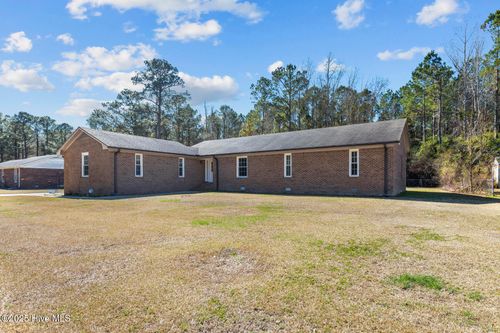 211 Snead Rd, New Bern, NC, 28560-9409 | Card Image