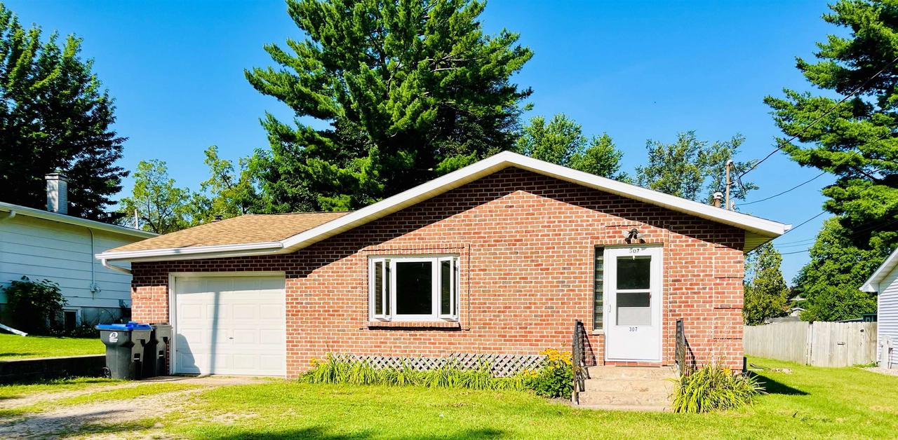 Harlon St, Weyauwega, WI 54983