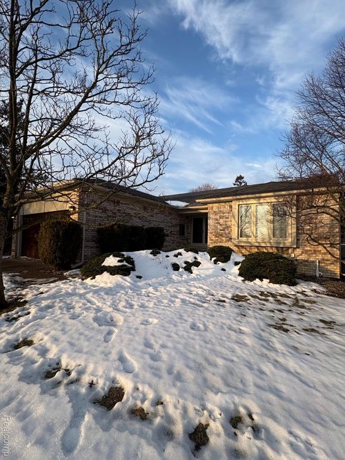 2090 Cumberland Rd, Rochester Hills, MI, 48307-3702 | Card Image