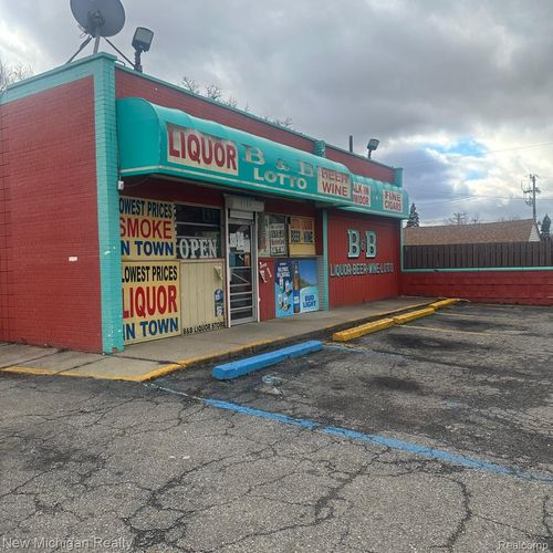 5102 E 9 Mile Rd, Warren, MI, 48091-2556 | Card Image