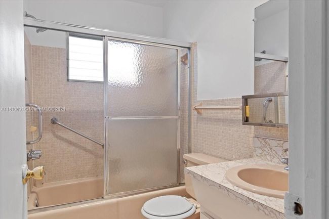 APT-109 - 2200 Park Ln, Condo with 1 bedrooms, 2 bathrooms and null parking in Hollywood FL | Image 13