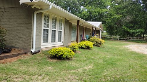 805 Harkey St, Tishomingo, OK, 73460-3216 | Card Image
