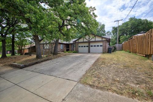 8204 Starnes Rd, North Richland Hills, TX, 76182-6037 | Card Image
