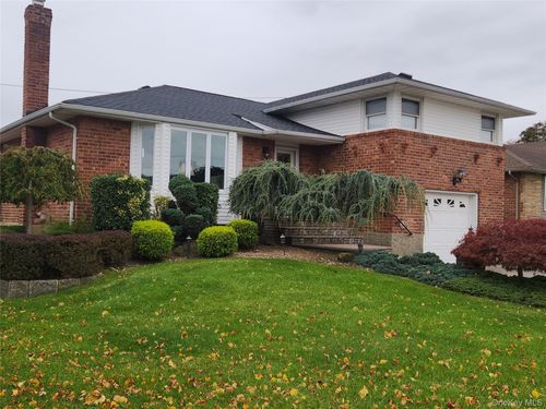 4038 Meadow Ln, Seaford, NY, 11783-1532 | Card Image