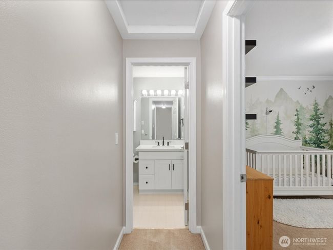 Hall leading to bedrooms and full bathroom | Image 25