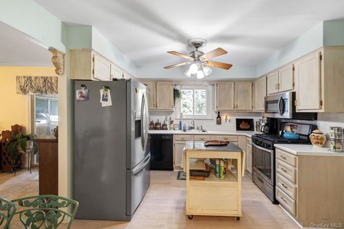 2 Mohican Rd, Newburgh, NY, 12550-3807 | Card Image