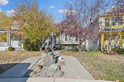 574 Evermeadow Rd Sw, Calgary, AB, T2Y4W9 | Card Image
