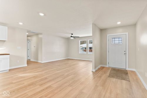 982 N 3rd St, Austin, IN, 47102-1820 | Card Image