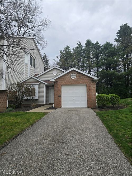 f-355 Village Pointe Dr, Akron, OH, 44313-7473 | Card Image