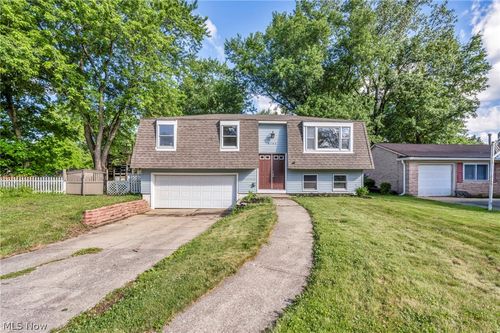 8742 Usher Rd, Olmsted Twp, OH, 44138-2106 | Card Image