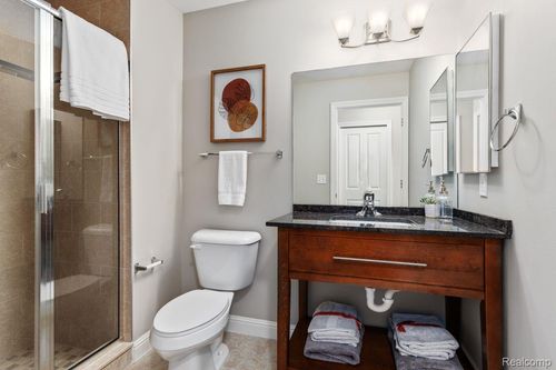 11650 Weingartz W, Utica, MI, 48315-5933 | Card Image