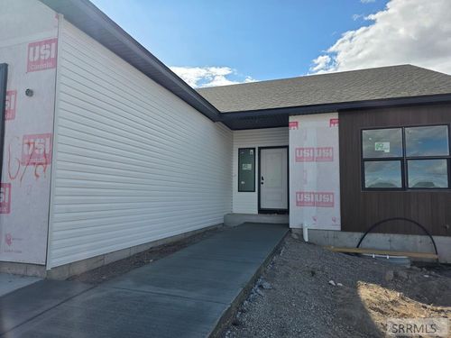 672 S Cutler Ave, Sugar City, ID, 83448-1182 | Card Image