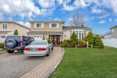 1286 Dale Ct, Seaford, NY, 11783-1717 | Card Image