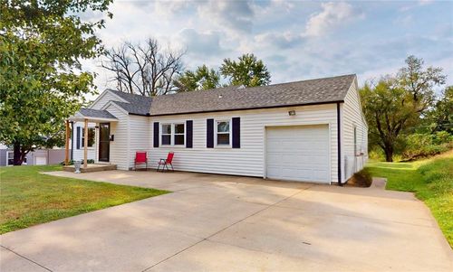 704 W Burton St, Nevada, MO, 64772-3055 | Card Image