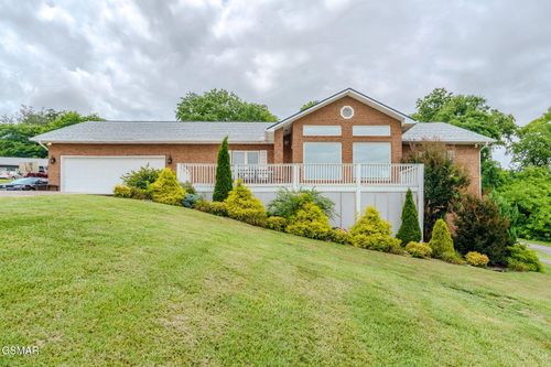 940 Hilltop Ln, Kodak, TN, 37764-1835 | Card Image