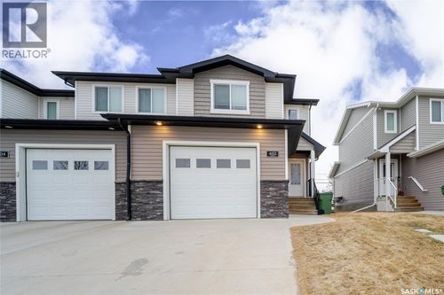 940 Bradley St, Moose Jaw, SK, S6H3M4 | Card Image