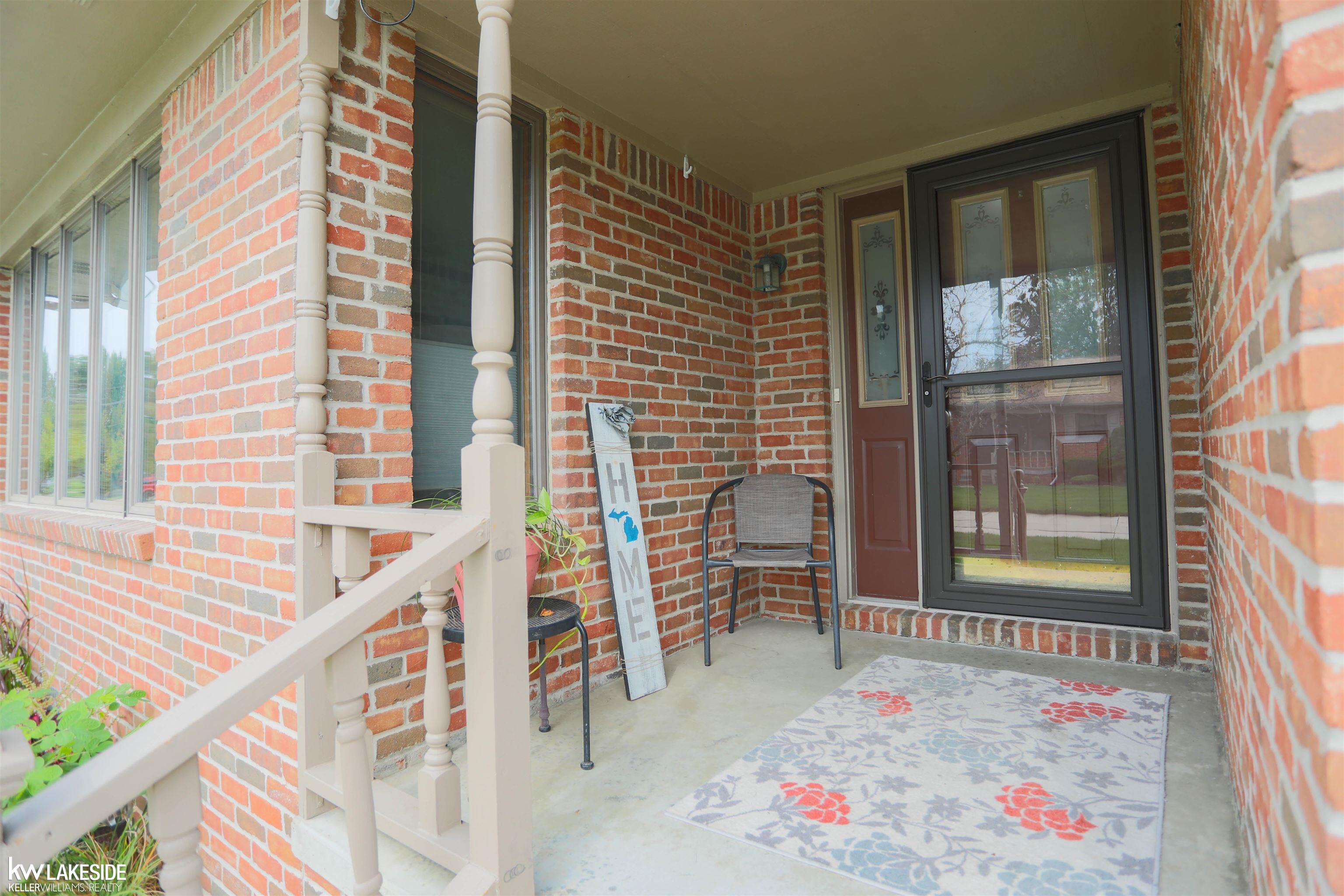 Elizabeth Ln, New Baltimore, MI 48047
