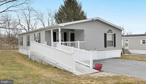 126 Brownstone Park, HUMMELSTOWN, PA, 17036-9282 | Card Image