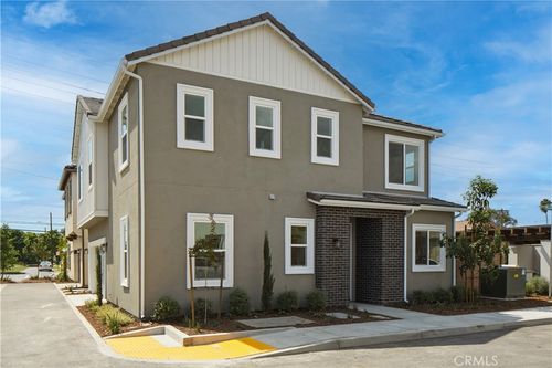 415 E 220th St, Carson, CA, 90745-3107 | Card Image